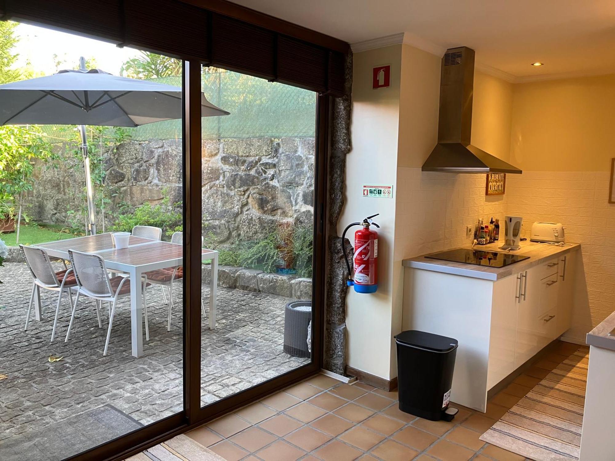 Bergui Guesthouse - Em Guimaraes Desde 2017 Exterior foto